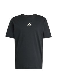 Svart bomulls t-shirt med en vit triangulär logotyp på bröstet. Korta ärmar och rund halsringning. Slät textur. Enkel design.