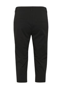 Zwarte cropped broeken met riemlussen en twee achterste paspelzakken, weergegeven vanuit de achterkant op een witte achtergrond.