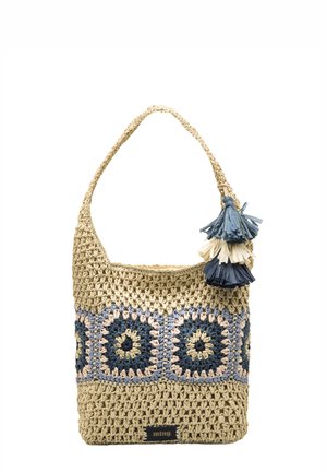 Sac à main en paille tressée de forme arrondie, présentant des motifs circulaires bleu, beige et marine, avec un accent pompon bleu et crème.
