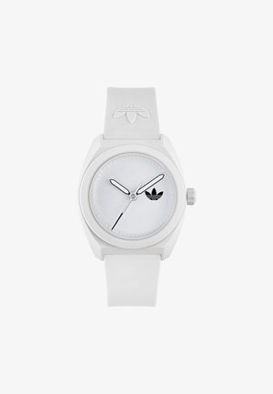 Biely športový hodinky s hladkým plastovým remienkom, okrúhlym puzdrom a minimalistickým ciferníkom s čiernymi hodinovými značkami a logom.