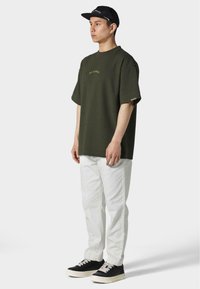 Pas de Monaco T-Shirt print - khaki