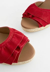 Next FOREVER COMFORT FRIL REGULAR FIT - Espadrilės - red