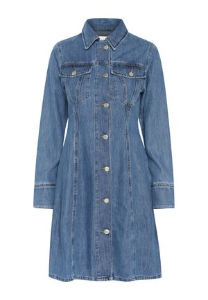 Traper haljina s dugim rukavima, ovratnikom, prednjim dugim kopčanjem, dva džepa na prsima i suknjom koja se širi. Svijetloplava boja s kontrastnim šavovima.