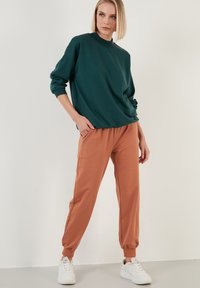 LELA HIGH COLLAR  - Sportska majica - dark green melange