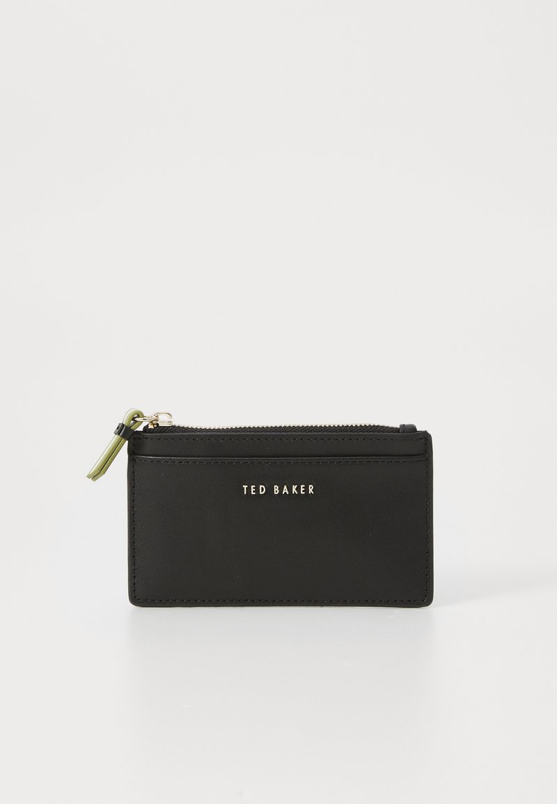Portafoglio zip in pelle nera con logo dorato, tirazip verde e un design sottile e rettangolare con una texture liscia.