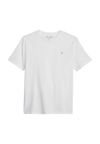 Λευκό t-shirt με κοντά μανίκια και στρογγυλή λαιμόκοψη, με μικρό μαύρο λογότυπο "M OP" στο αριστερό μέρος του στήθους και ετικέτα "Marc O'Polo" μέσα στον γιακά.