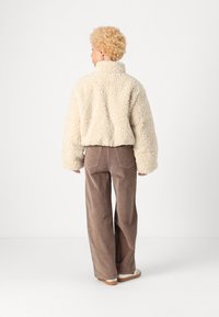 Vero Moda Petite VMLOUISA  beżowy