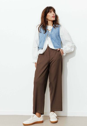 BARREL CHIC - Chino - marron