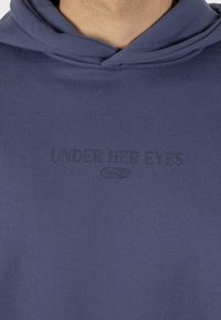 Kaotiko UNDER HER EYES UNISEX - Felpa con cappuccio - violet