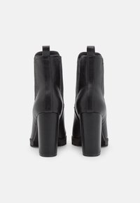 Bullboxer Botines de tacón - black