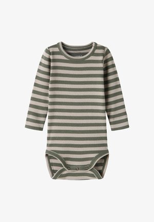 Body bébé à manches longues avec des rayures horizontales vertes et beiges, tissu côtelé et trois boutons-pression en bas pour la fermeture.