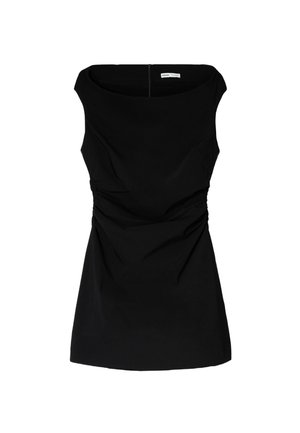 Robe noire sans manches avec encolure bateau, taille ajustée avec léger froncé et fermeture éclair à l'arrière.