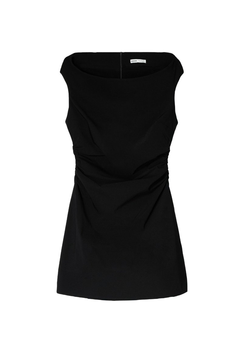 Robe noire sans manches avec encolure bateau, taille ajustée avec léger froncé et fermeture éclair à l'arrière.