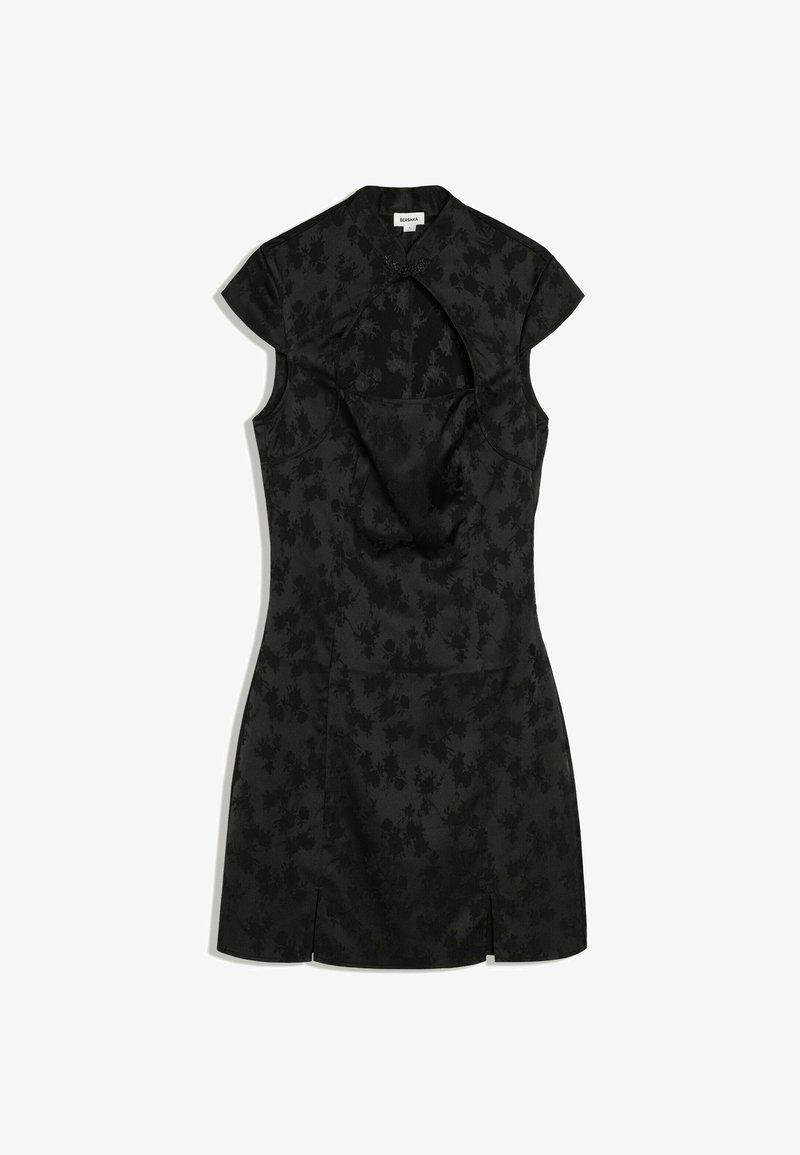 Robe noire sans manches style cheongsam avec motif jacquard floral et col mandarin, avec une fente à l'avant et une fermeture traditionnelle par bouton-nœud.