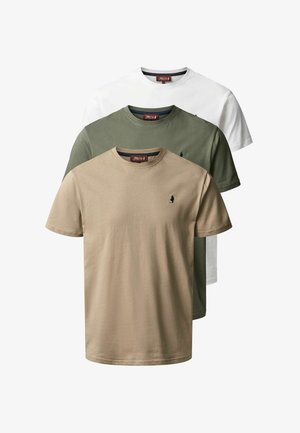 Drie eenvoudige crew neck t-shirts in beige, olijfgroen en wit, gestapeld met een klein donker geborduurd logo op de linkerkant van de borst.