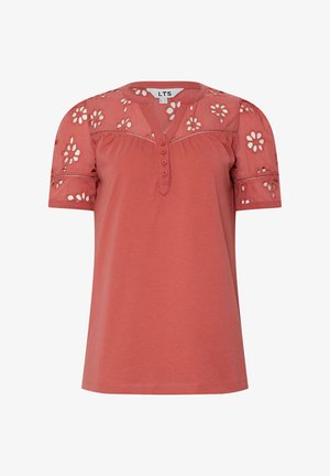 Koraalkleurig T-shirt met korte mouwen, met floral cut-out patronen op de mouwen en een knoopsluiting in V-vorm. Zacht katoenen blend stof.