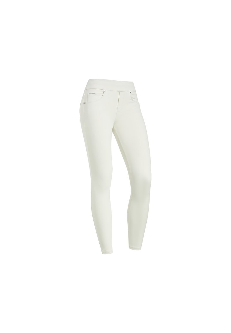 Leggings bianchi in cotone misto con una texture liscia, design aderente, vita alta e tasche discrete. Presentano accenti argento minimalisti.