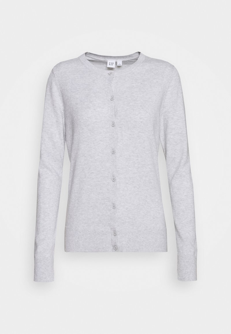 Cardigan gris clair à manches longues avec boutons, col rond et poignets et ourlet côtelés, présenté sur un fond blanc uni.