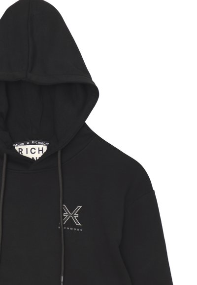 Felpa nera con cappuccio e tasca frontale. Presenta un grafica logo sul petto e cordini sul cappuccio, realizzata in un morbido materiale tessile.