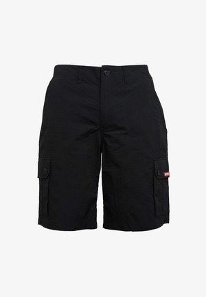 Pantaloni cargo neri realizzati in tessuto leggero, con chiusura a bottone, due tasche laterali e un logo sul taschino laterale.