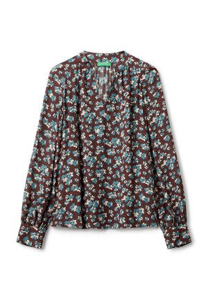 Braune Bluse mit langen Ärmeln, die blaue und cremefarbene Blumen zeigt, einen Schlitz-Ausschnitt hat und an den Schultern Raffung aufweist.