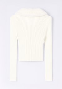 Top corto bianco a coste con maniche lunghe e colletto morbido e peluche. Il tessuto ha una finitura testurizzata e una silhouette aderente.