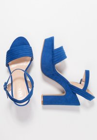 Tata Italia Korolliset sandaalit - blue