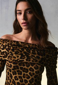 Next REGULAR FIT - Bluză cu mânecă lungă - leopard print