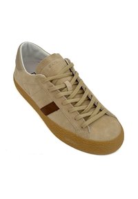 Sneaker in suede beige con un accento in pelle marrone, punta rotonda, suola in gomma testurizzata e lacci piatti. Fodera interna liscia.