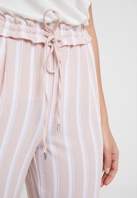 ONLY Petite Kalhoty - light pink