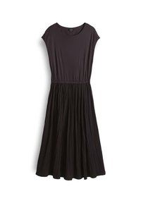 Robe violet foncé avec un col rond et des manches courtes. Le corsage est lisse, tandis que la jupe présente des plis verticaux, créant une texture.