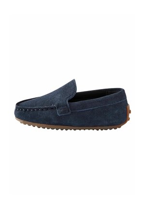 Mocassins en daim bleu marine avec un bout arrondi, un profil bas et une semelle en caoutchouc ; présentent des détails cousus et une doublure en tissu doux.