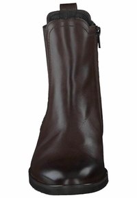 Bruine leren enkellaars met een gladde afwerking, zijrits sluiting en een lage zwarte zool. Heeft een slanke vorm en minimale ontwerpdetails.