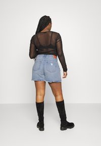 ONLY Curve Farkkushortsit - light-blue denim
