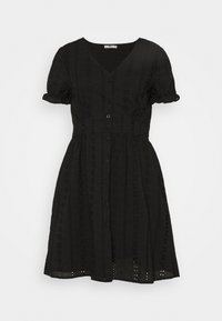 Svart bomullsklänning med korta puffärmar, V-ringning, knappstängning framtill och utklippta blommönster över hela. Utsvängd kjoldesign.