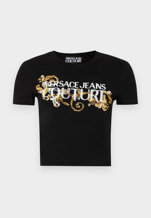 Tricou scurt negru din bumbac cu guler rotund. Dispune de un design imprimat în aur și alb, cu textul "VERSACE JEANS COUTURE".