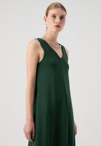 DRYKORN RESIMA - Haljina od žerseja - green