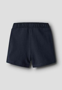 Shorts bleu marine avec une taille élastique et une texture lisse. Caractérisés par un design simple et sans ornement, sans poches visibles.