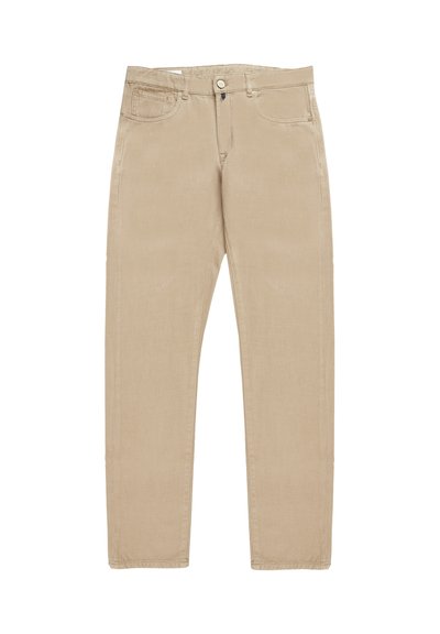Pantalones de algodón beige con un diseño de pierna recta, cinco bolsillos y un cierre de botón en la cintura. Textura suave, con detalles mínimos.