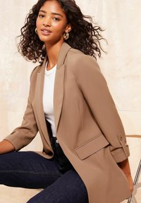 Friends Like These TO EDGE - REGULAR FIT - Blejzr - beige