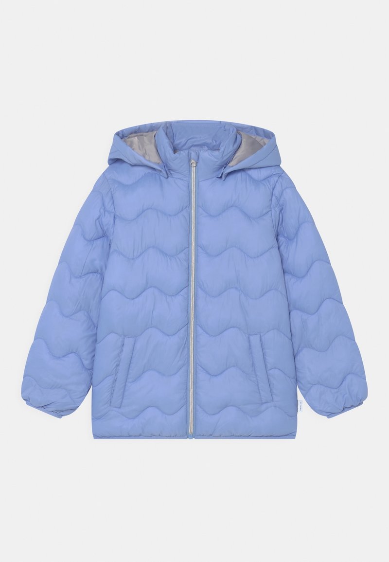 Veste d'hiver matelassée bleu clair avec capuche, fermeture éclair avant, deux poches latérales et poignets élastiques aux manches.