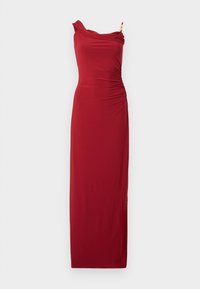 Rochie roșie, până la podea, dintr-un material ușor, cu un guler drapat, design cu umăr unic și detalii strânse pe lateral.