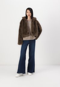 Modström LOUISAMD - Winterjas - cedar