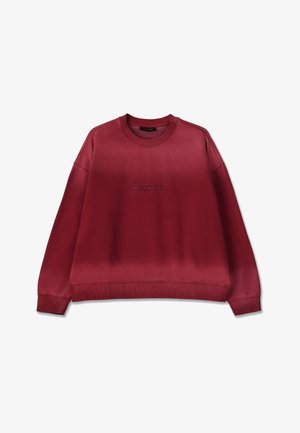 Sudadera burdeos hecha de un tejido suave, con cuello redondo acanalado, hombros caídos y un sutil bordado de 'pegador' en el delantero.