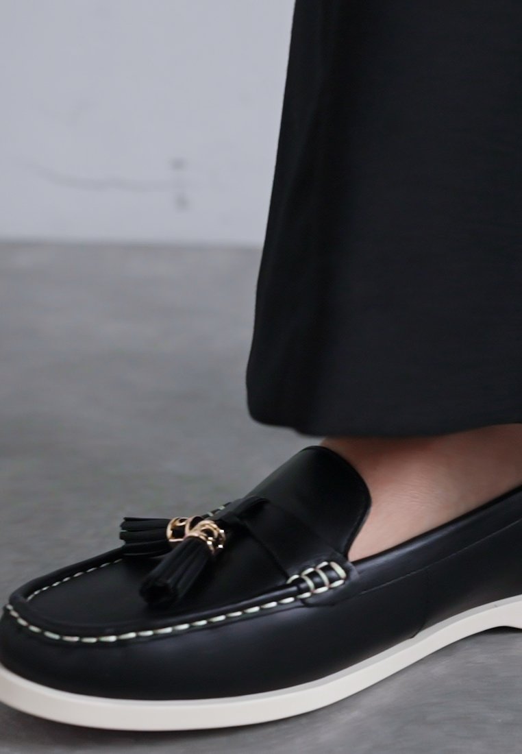 MICHAEL KORS TEIGAN LOAFER ブラック 5M WOMEN'S MICHAEL KORS TIEGAN BLACK LOAFER – Omars Shoes