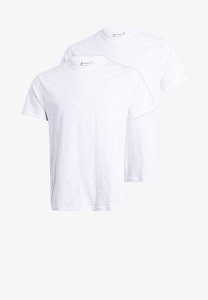 Twee simpele witte crew neck t-shirts van katoen. Korte mouwen, reguliere pasvorm, met een gladde textuur en zonder zichtbare patronen of accenten.