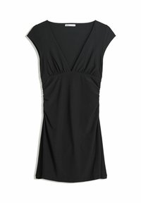 Robe noire avec un décolleté en V plongeant, des manches courtes à capes, des détails froncés à la taille et une silhouette de jupe évasée.