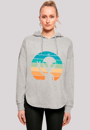Grauer Hoodie mit lockerer Passform. Merkmale eine farbenfrohe Alien-Grafik in einem kreisförmigen Design mit Streifen in Blau, Grün und Orange.