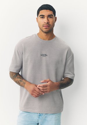 Next RELAXED FIT GRAPHIC HEAVYWEIGHT STRIPED - Tricou cu imprimeu - grey