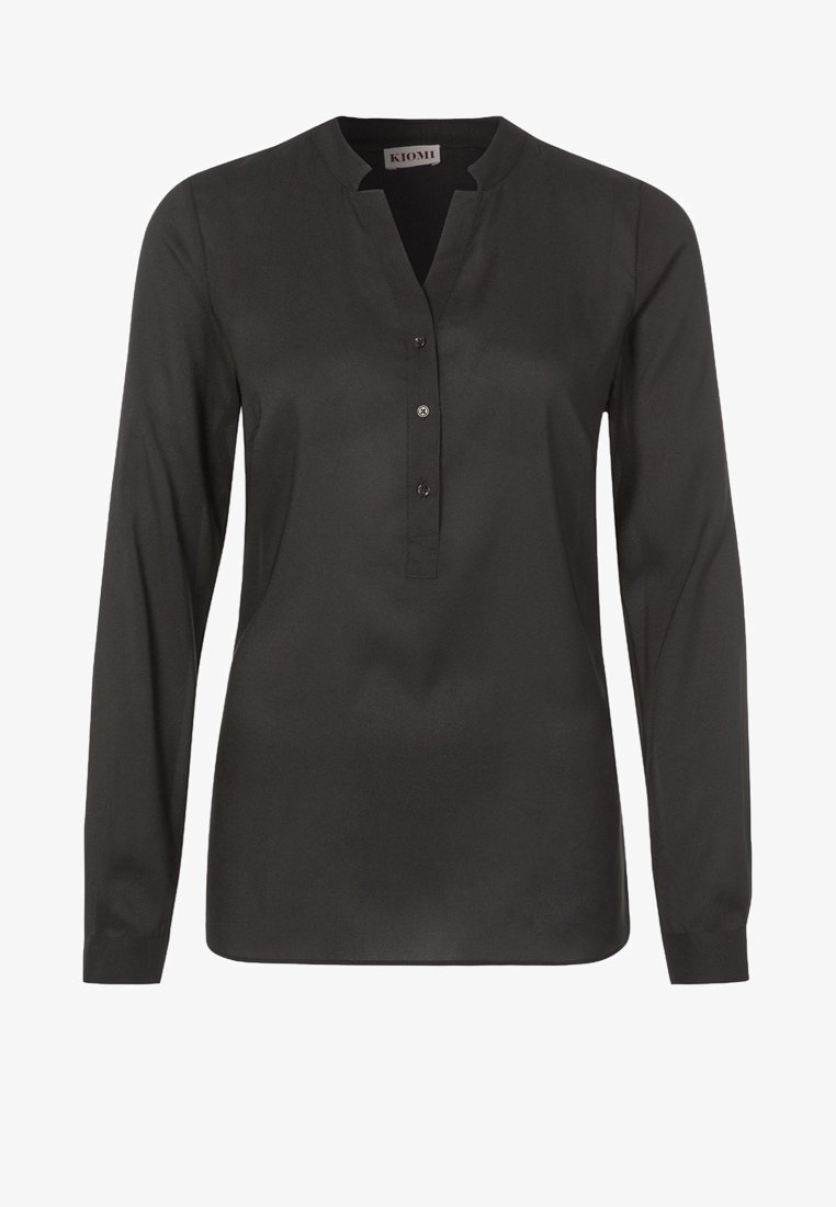 Blouse noire à manches longues avec col mandarin et fermeture à boutons. Tissu lisse avec un léger éclat ; présente de petits boutons ronds.
